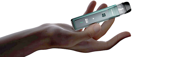 XROS PRO v ruke -  najprepracovanejšia a najvýkonnejšia elektronická cigareta radu XROS od Vaporessa. Dômyselne spracované telo batérie disponuje monočlánkom s kapacitou 1200mAh, moderným displejom a predovšetkým čipom AXON, ktorý ponúka režimy Super Pulse (stály výkon bez ohľadu na stave nabitia batérie),